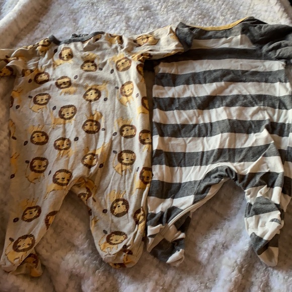 Bundle of 2 zipper footie sleepers, size newborn - Picture 4 of 4
